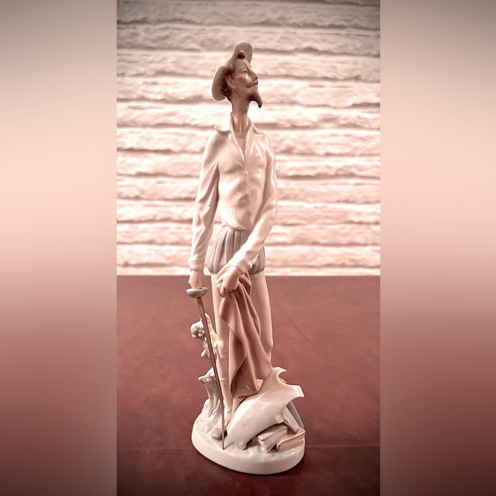 Vintage Lladro Porcelain Authentic Don Quixote Standing Figurine 4"x3"x11.75"